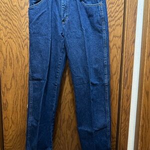 WRANGLER. 34 x 30. DARK by WASHED. Pressed/ironed with a center crease
No flaws